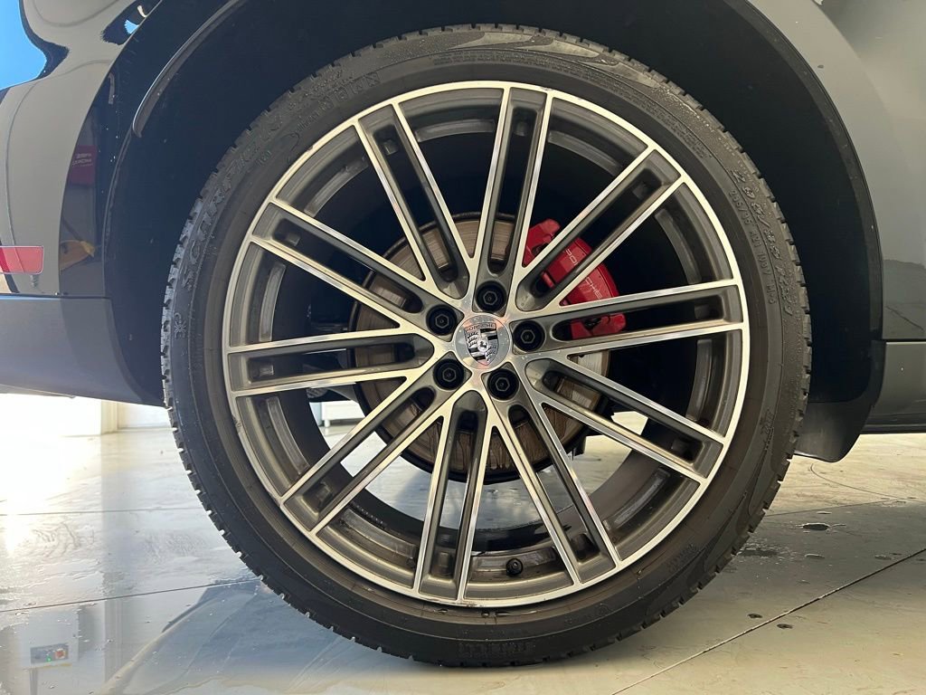 Certified 2023 Porsche Macan S AWD/4WD image 27