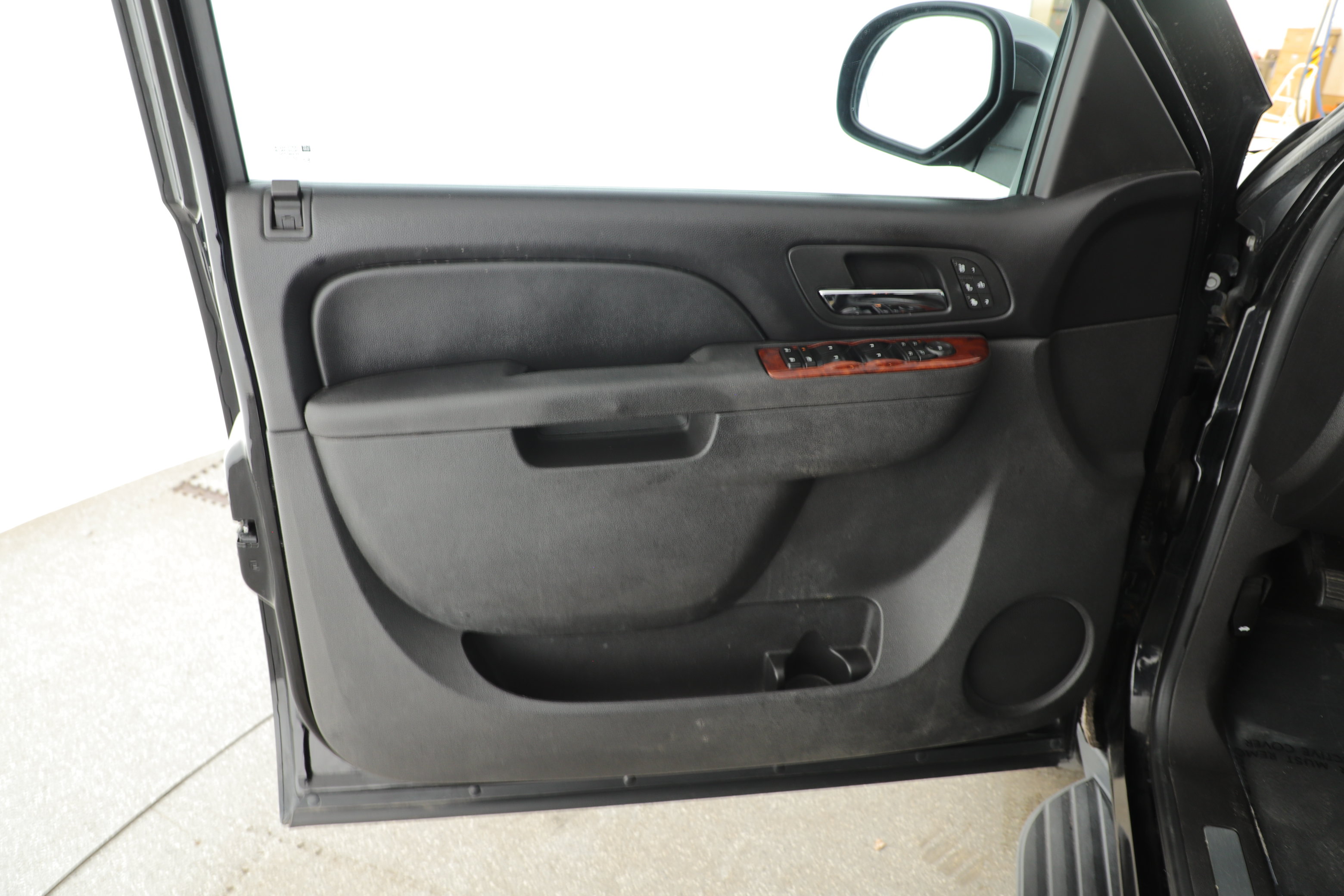 Used 2011 Chevrolet Suburban LTZ AWD/4WD image 13