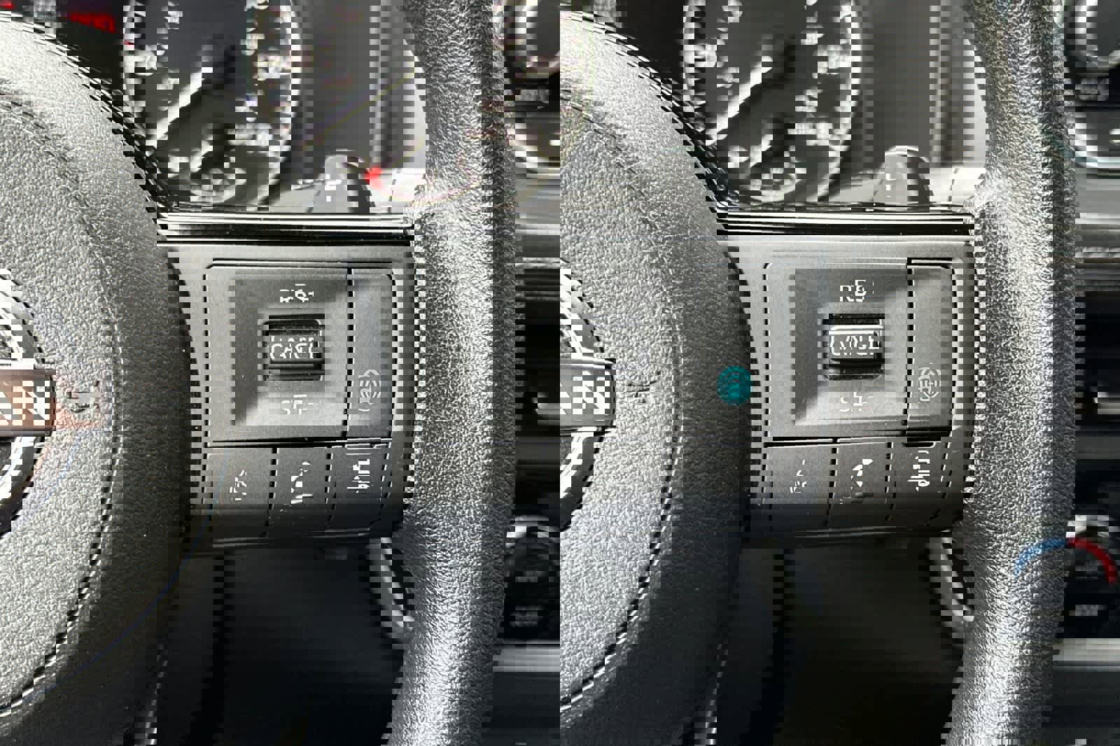 Used 2023 Nissan Rogue SV image 30