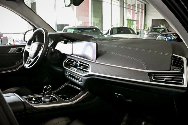 Used 2022 BMW X7 xDrive40i w/ Premium Package image 29