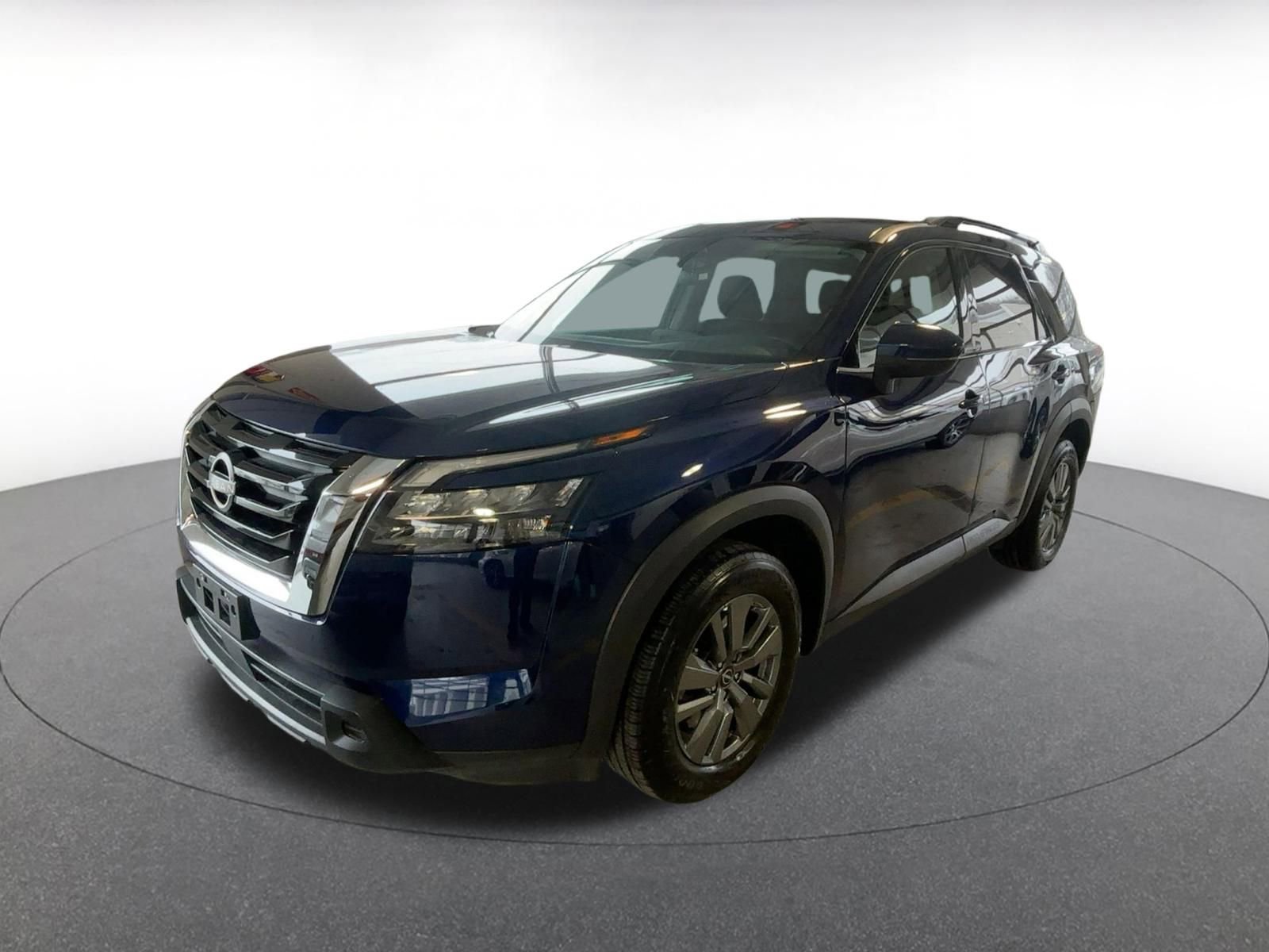 Used 2025 Nissan Pathfinder SV image 7