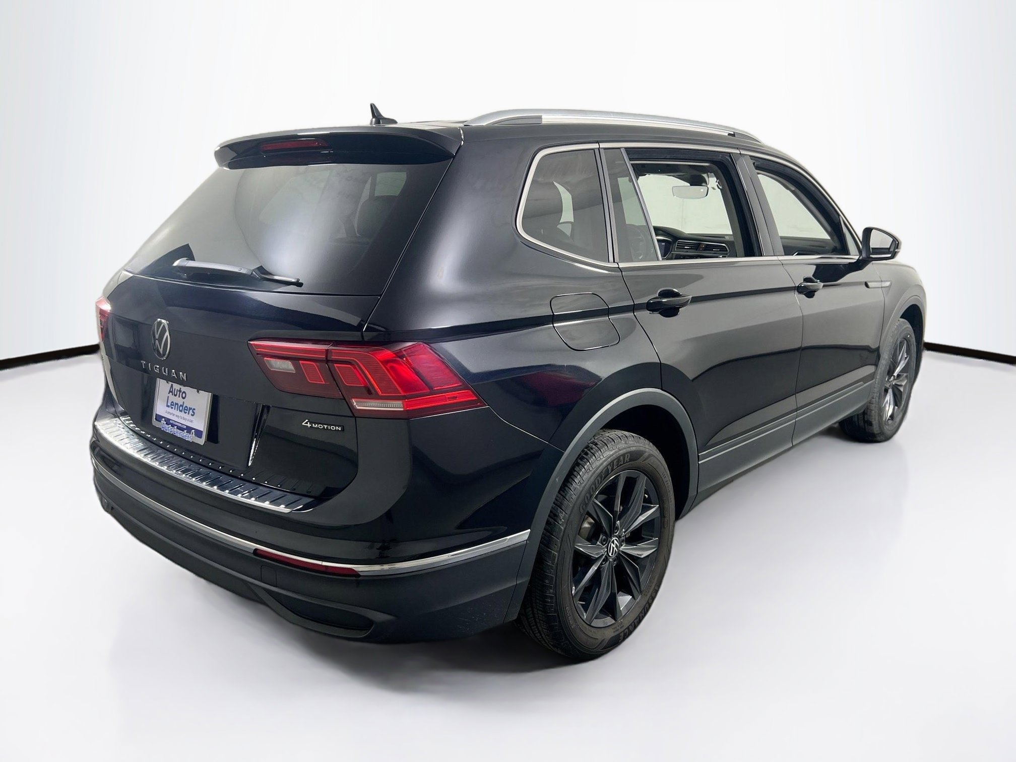 Used 2022 Volkswagen Tiguan SE AWD/4WD image 5