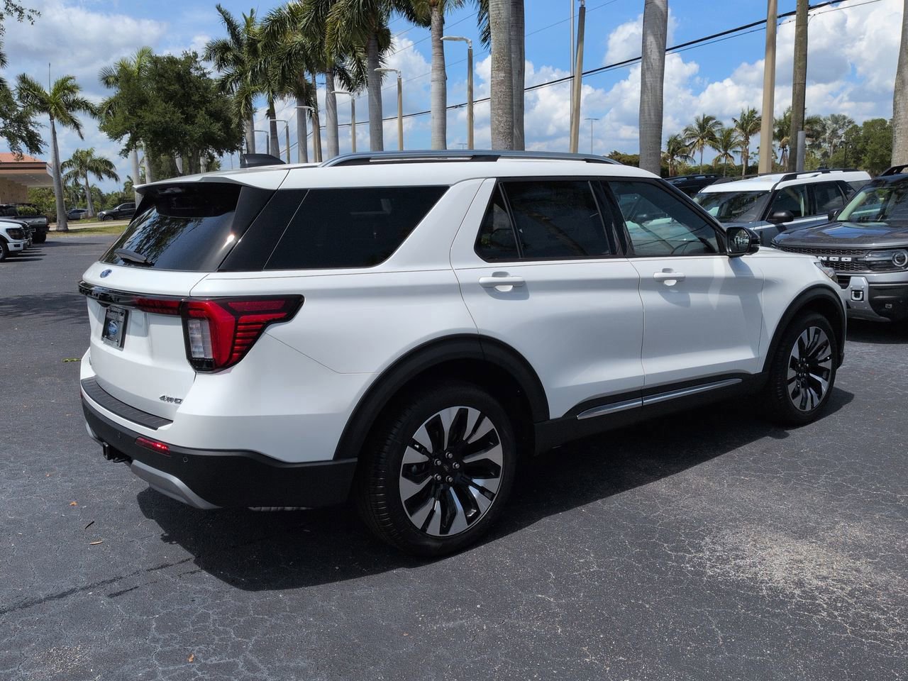 New 2026 Ford Explorer Platinum w/ LUX Leather Package AWD/4WD image 3