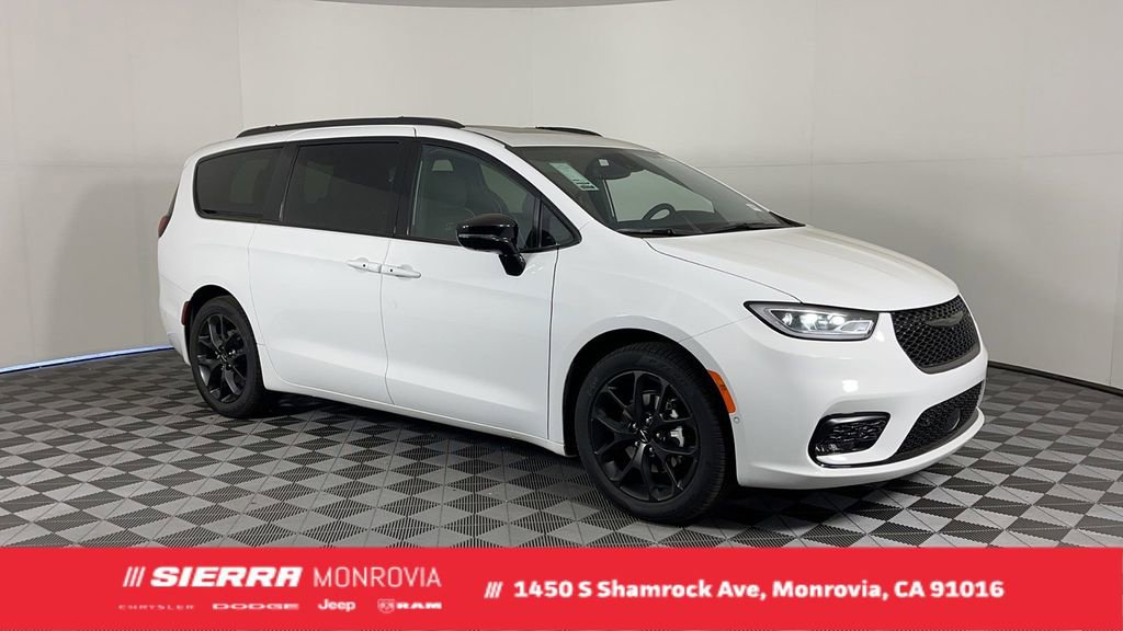 New 2025 Chrysler Pacifica Limited