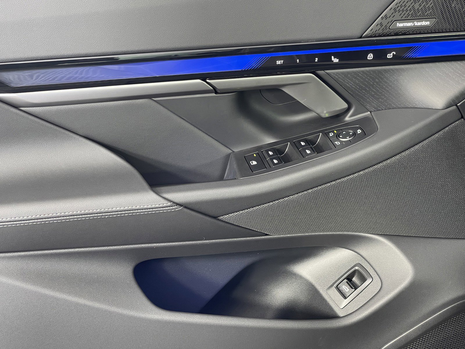 New 2024 BMW i5 eDrive40i w/ Premium Package image 21