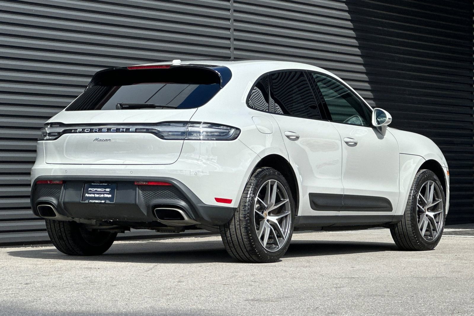 Used 2025 Porsche Macan image 8