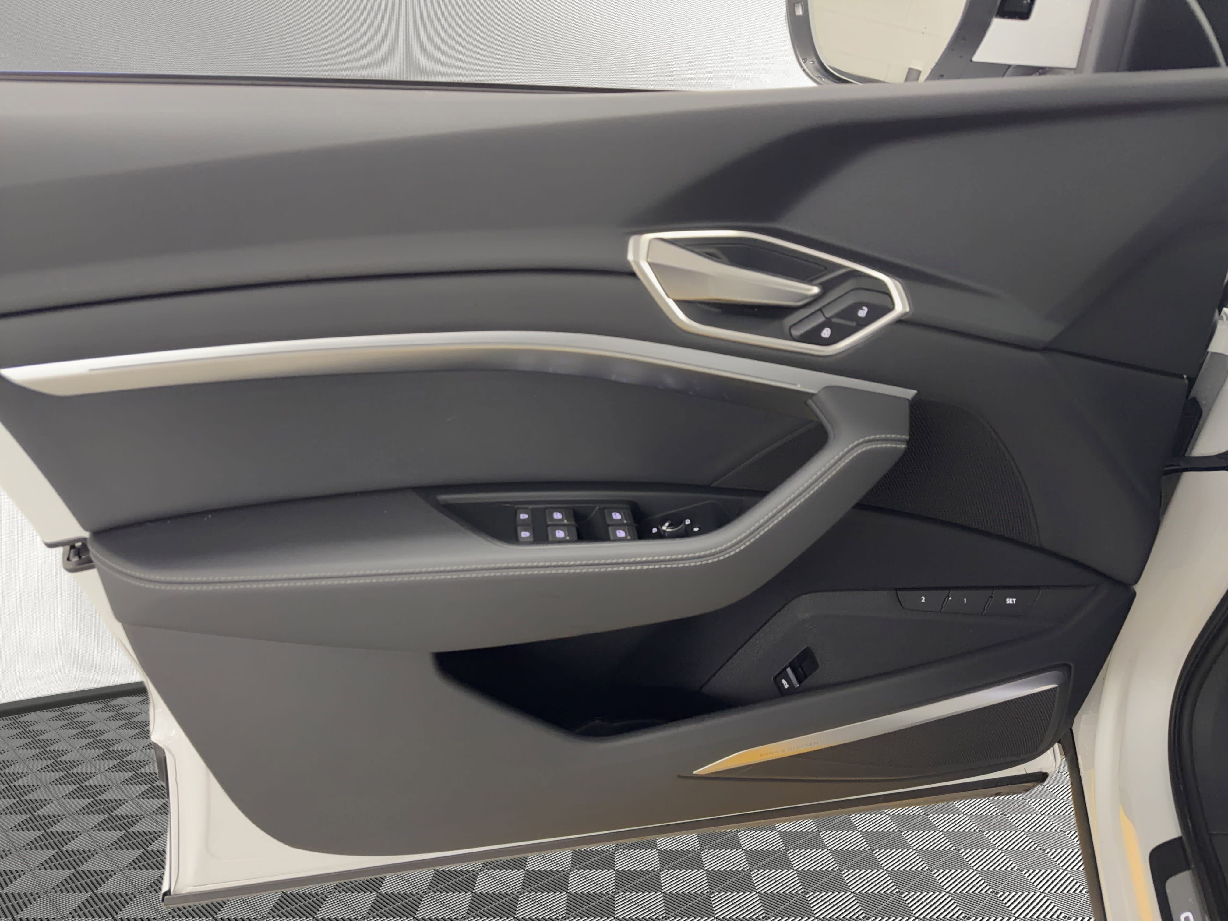 Used 2024 Audi Q8 e-tron Premium Plus AWD/4WD image 14