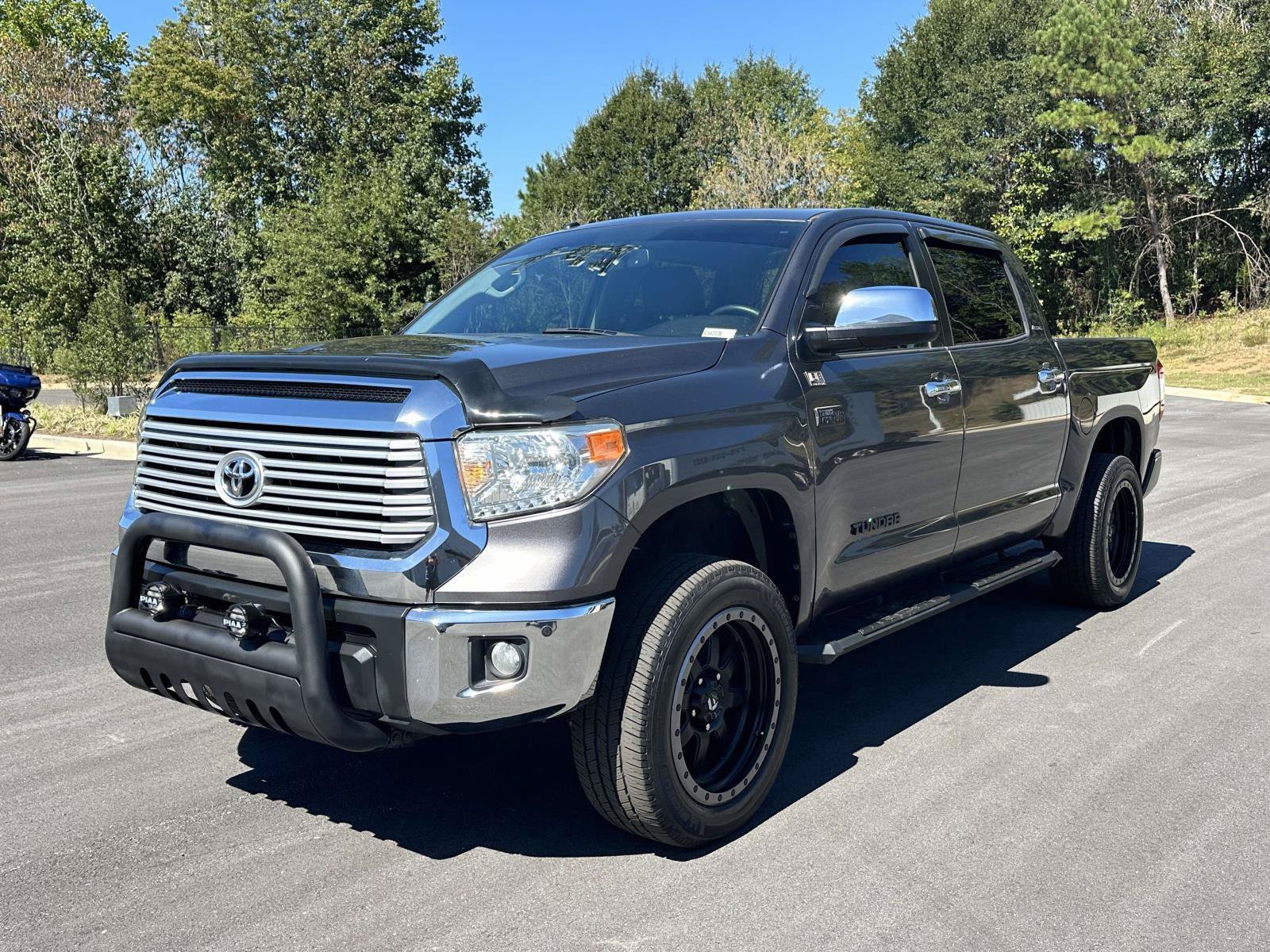Used 2017 Toyota Tundra Limited w/ Limited Premium Package AWD/4WD image 3