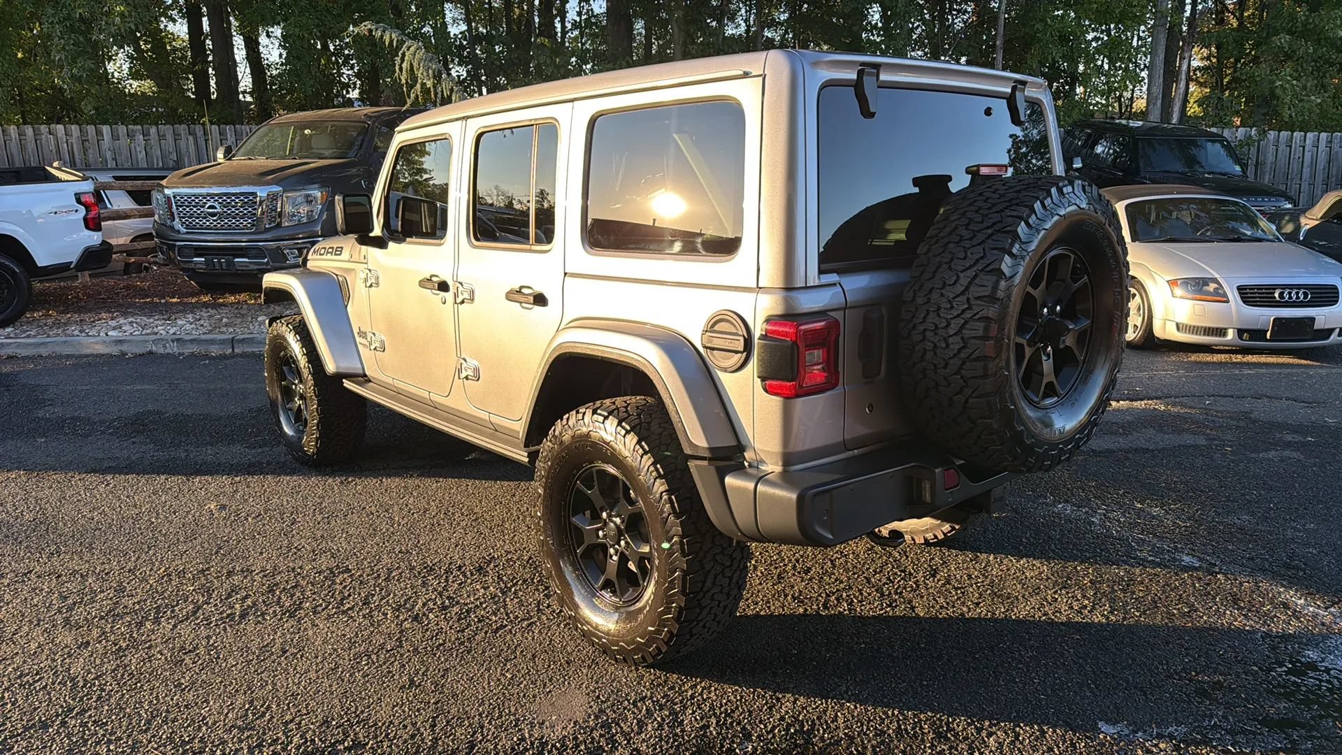 Used 2019 Jeep Wrangler Unlimited Sahara w/ Quick Order Package 24M Moab AWD/4WD image 7