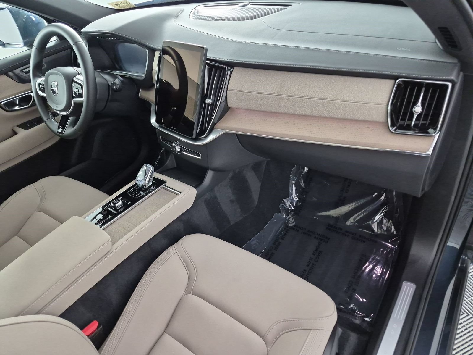 Certified 2026 Volvo XC90 B6 Plus w/ Protection Package Premier AWD/4WD image 22