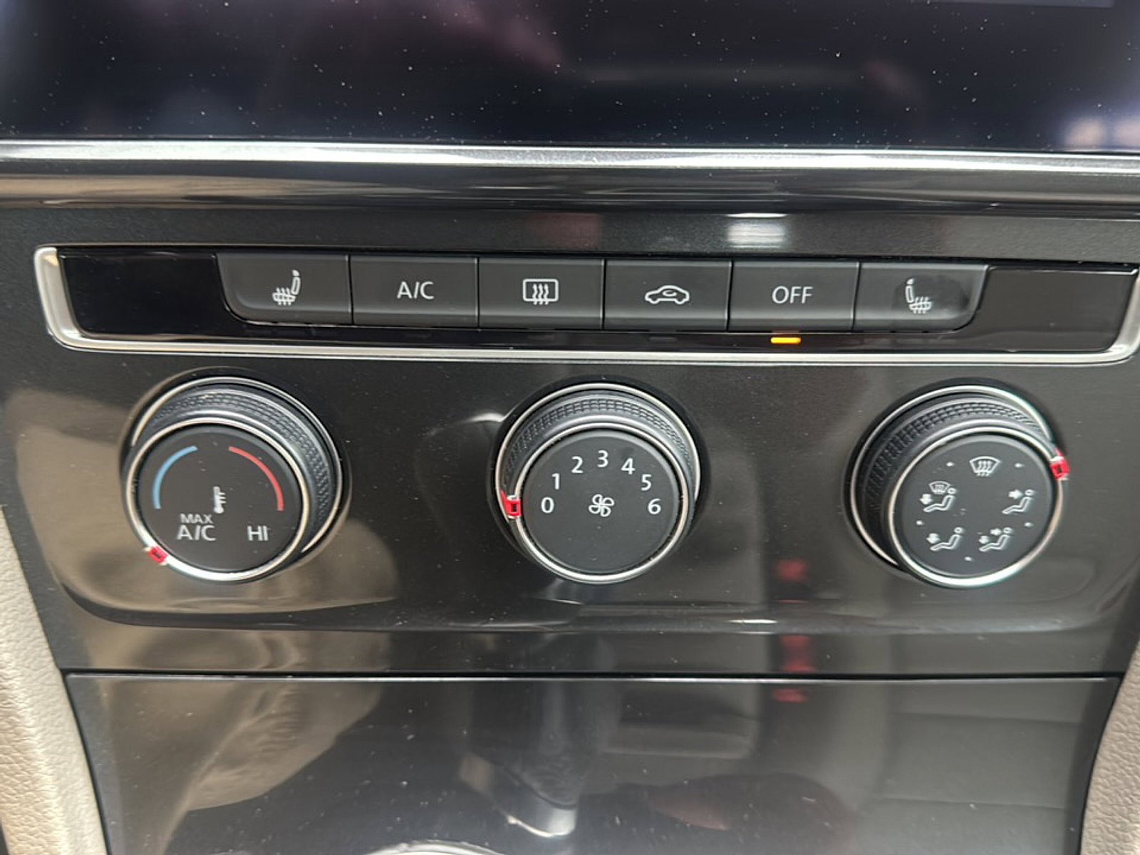 Used 2019 Volkswagen Golf SE w/ Driver Assistance Package FWD image 33