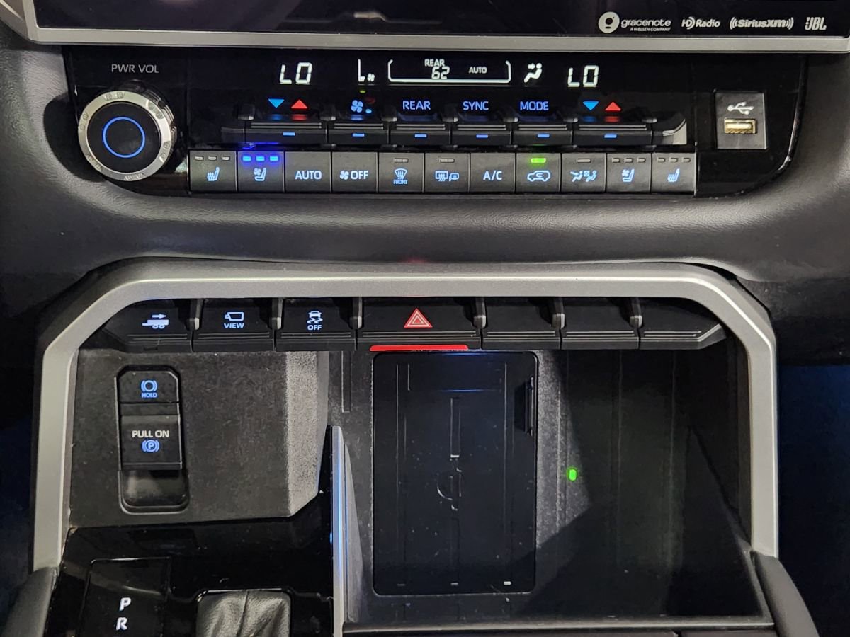 Used 2024 Toyota Sequoia Platinum AWD/4WD image 36
