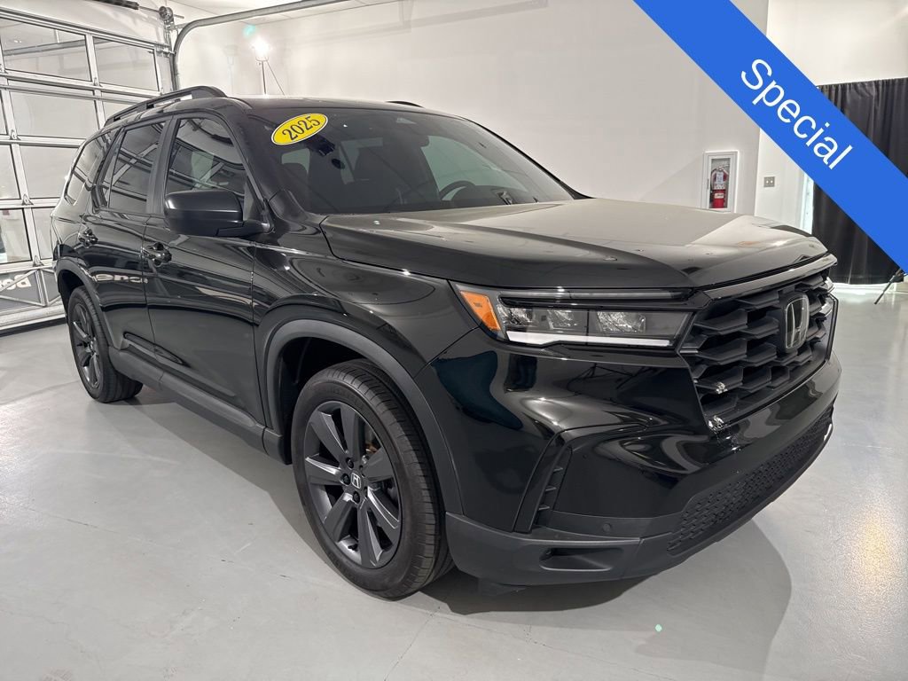 Used 2025 Honda Pilot Sport image 1