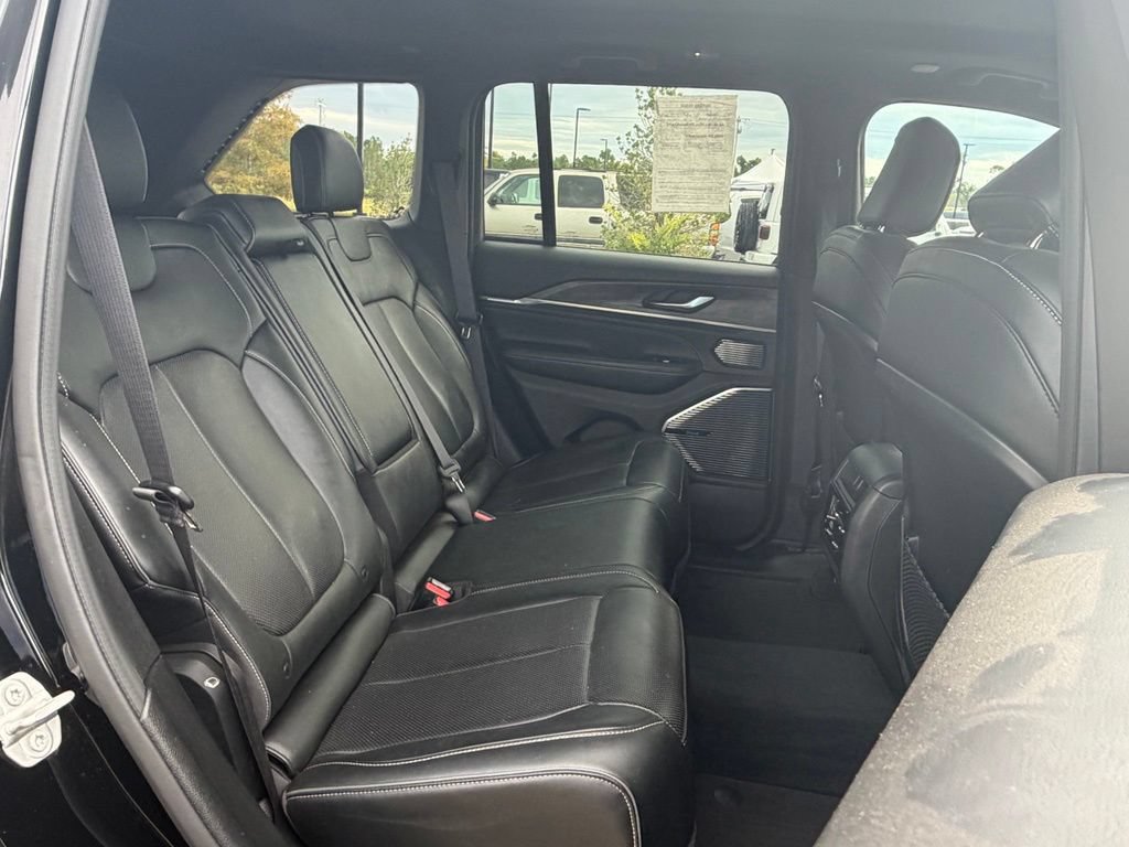Used 2022 Jeep Grand Cherokee Overland AWD/4WD image 44