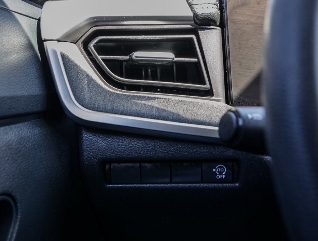 Used 2025 Nissan Kicks SV FWD image 31
