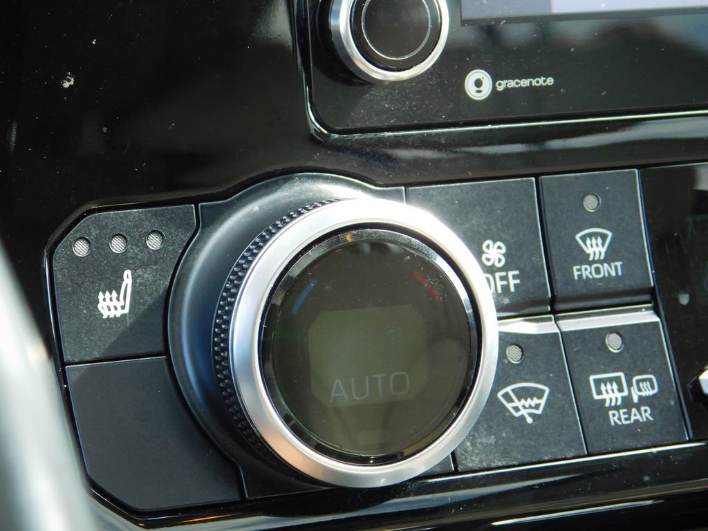 Used 2020 Toyota Highlander XLE image 23