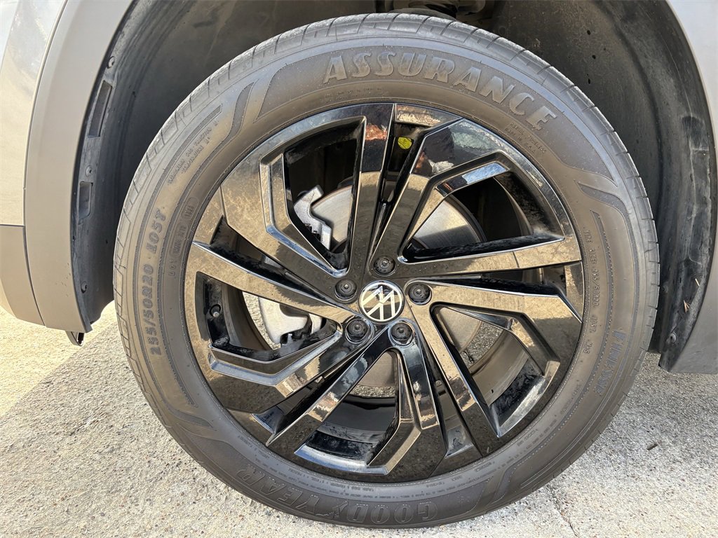 Used 2023 Volkswagen Atlas SE w/ Black Wheel Package image 9