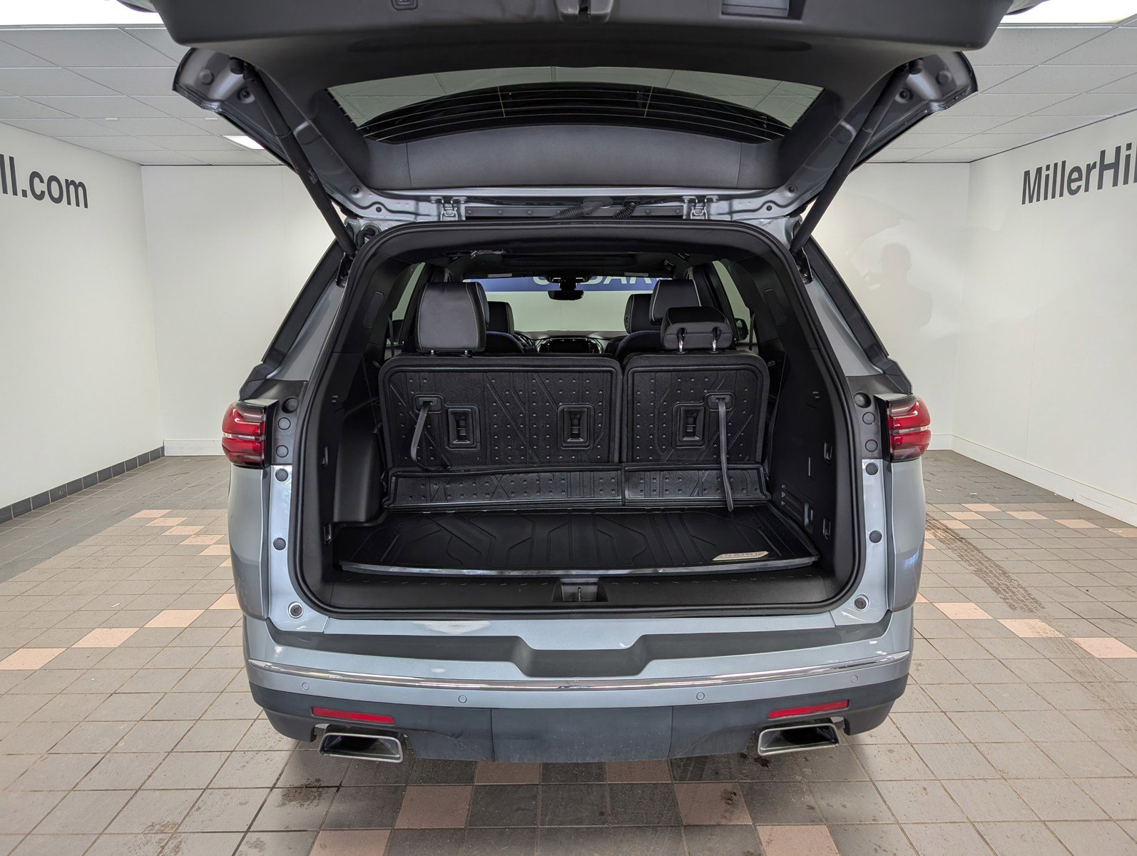 Used 2023 Chevrolet Traverse Premier image 23