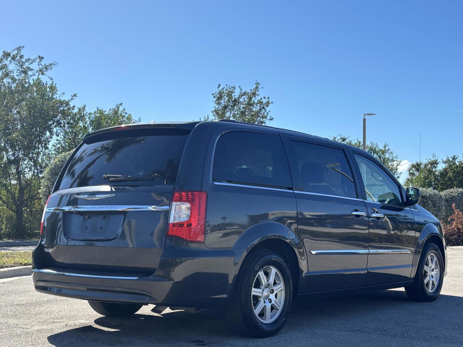 Used 2011 Chrysler Town & Country Touring w/ Security Group image 6