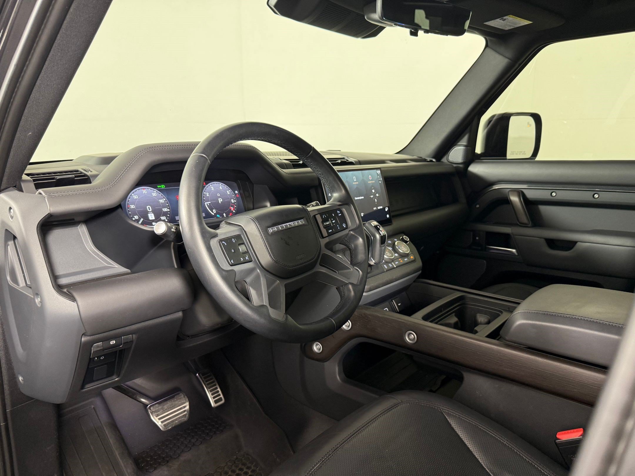Used 2023 Land Rover Defender 110 X AWD/4WD image 4