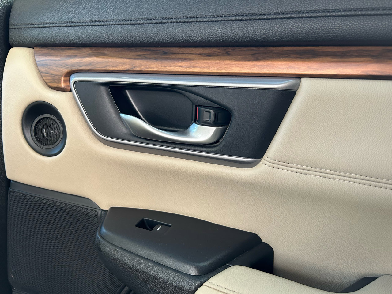 Used 2017 Honda CR-V Touring image 28