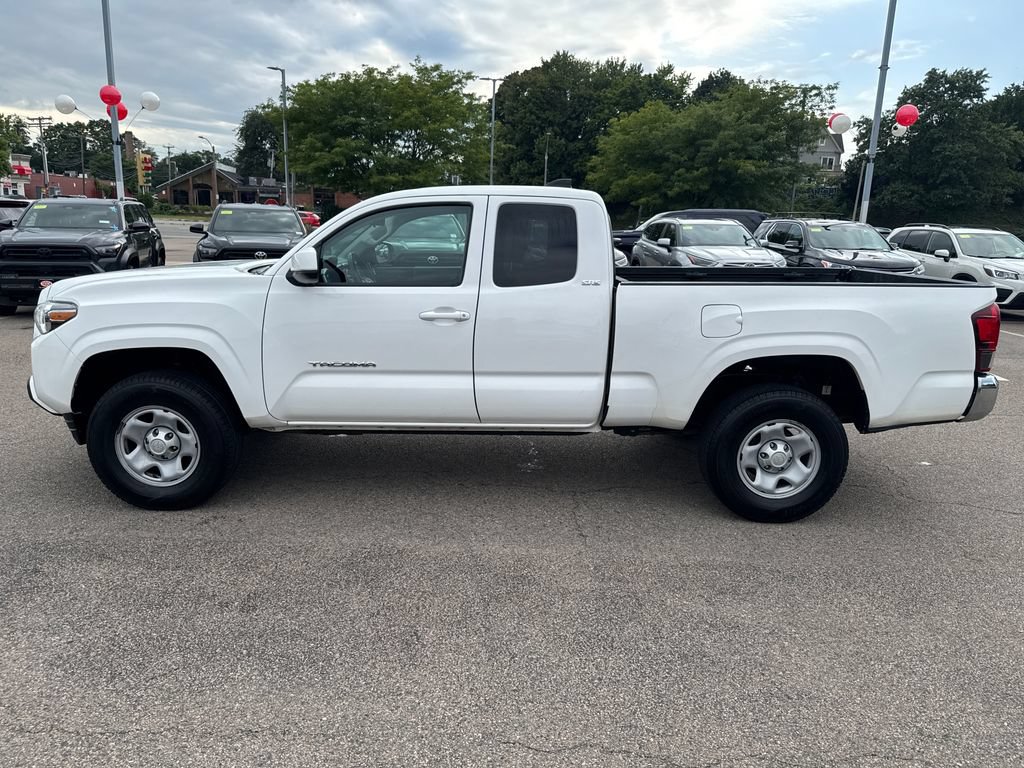 Used 2022 Toyota Tacoma SR5 RWD image 4