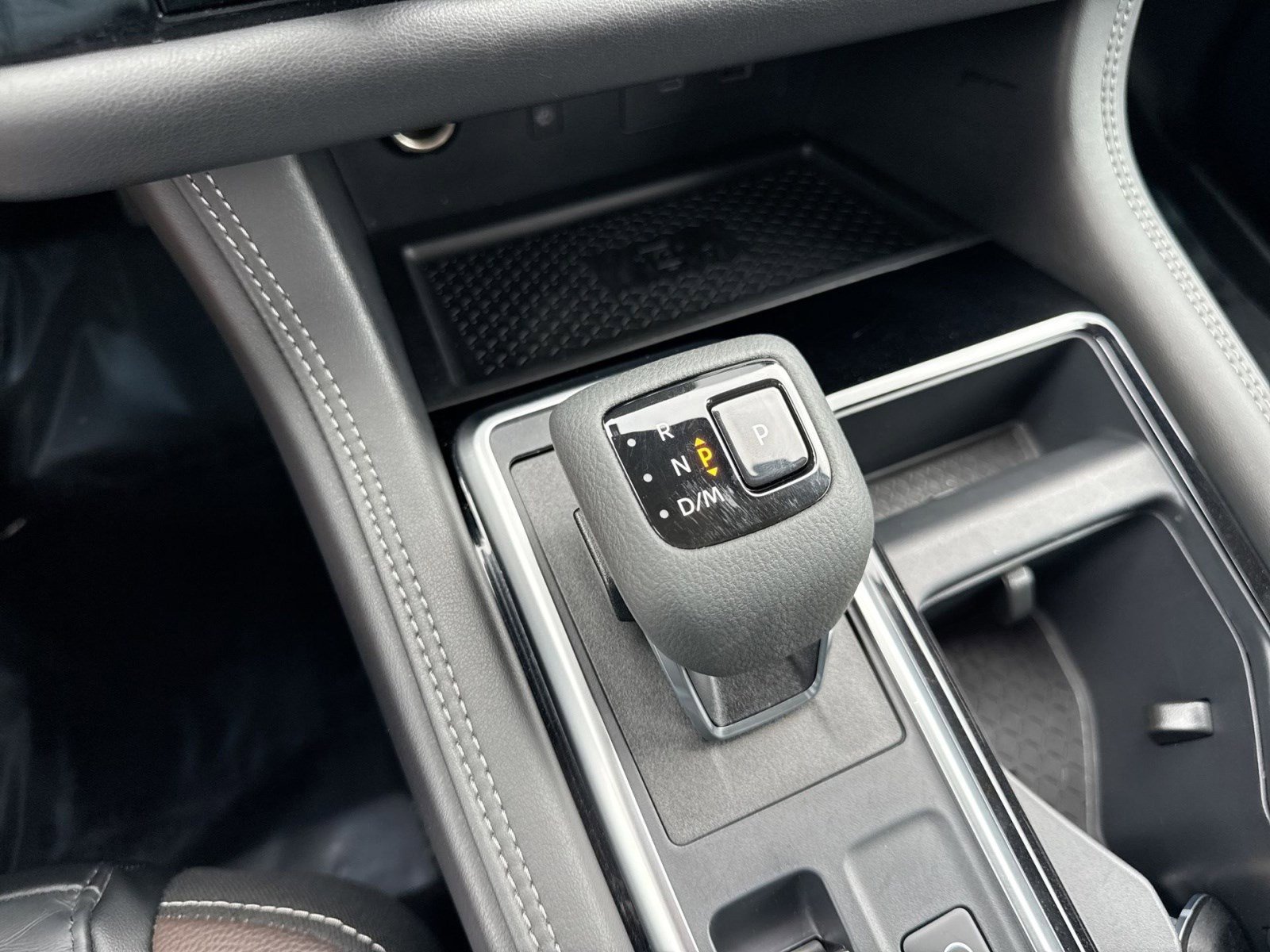 Used 2024 Nissan Pathfinder Platinum w/ Black Appearance Package image 22