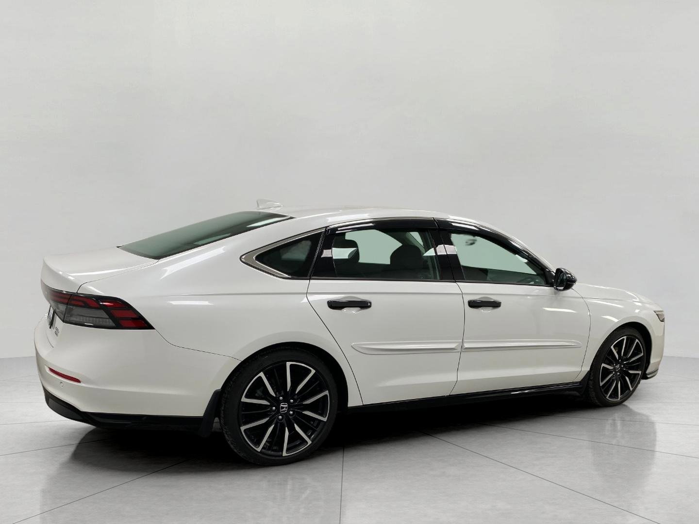 Used 2024 Honda Accord Touring image 3