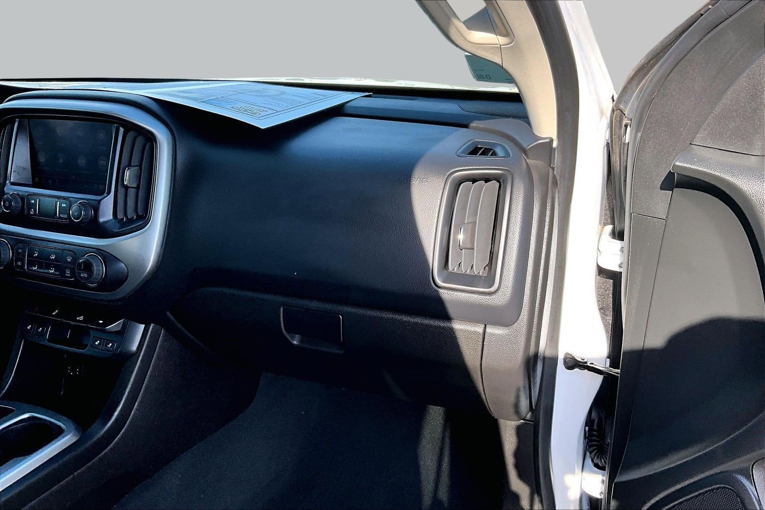 Used 2022 Chevrolet Colorado LT w/ Luxury Package RWD image 15