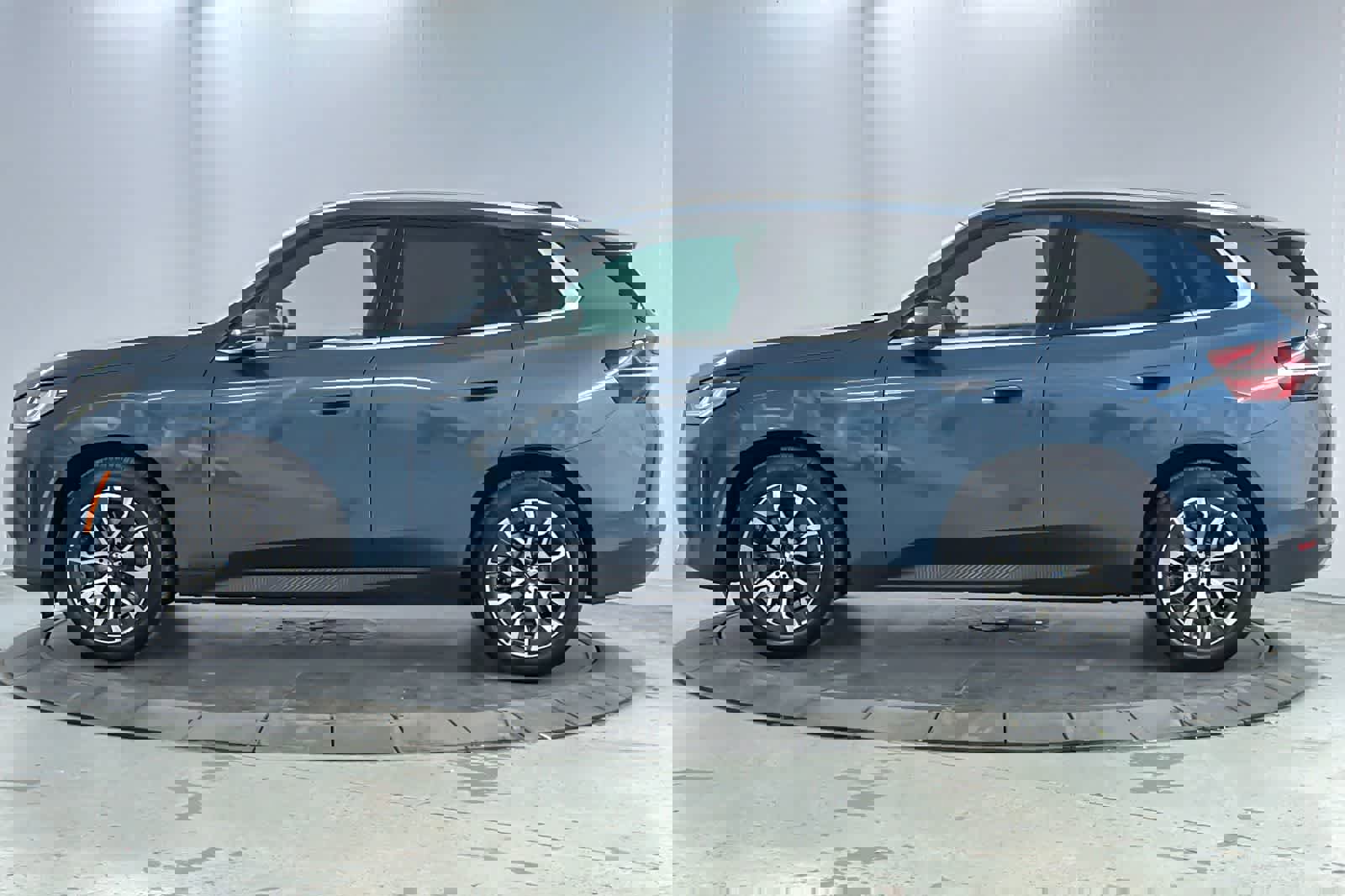 Used 2025 BMW X3 xDrive30i w/ Premium Package image 5