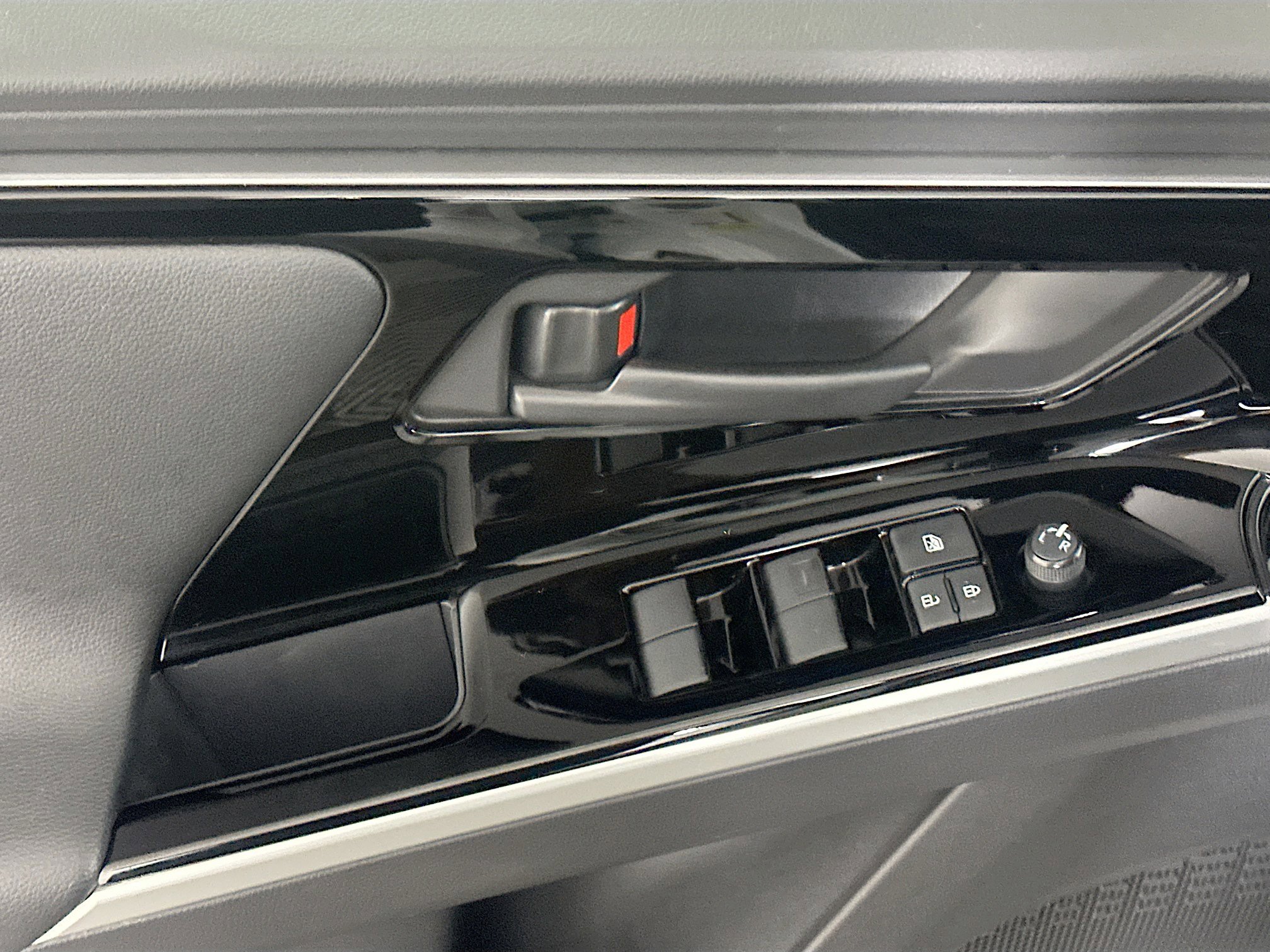 Used 2024 Toyota bZ4X XLE w/ Weather Package FWD image 15