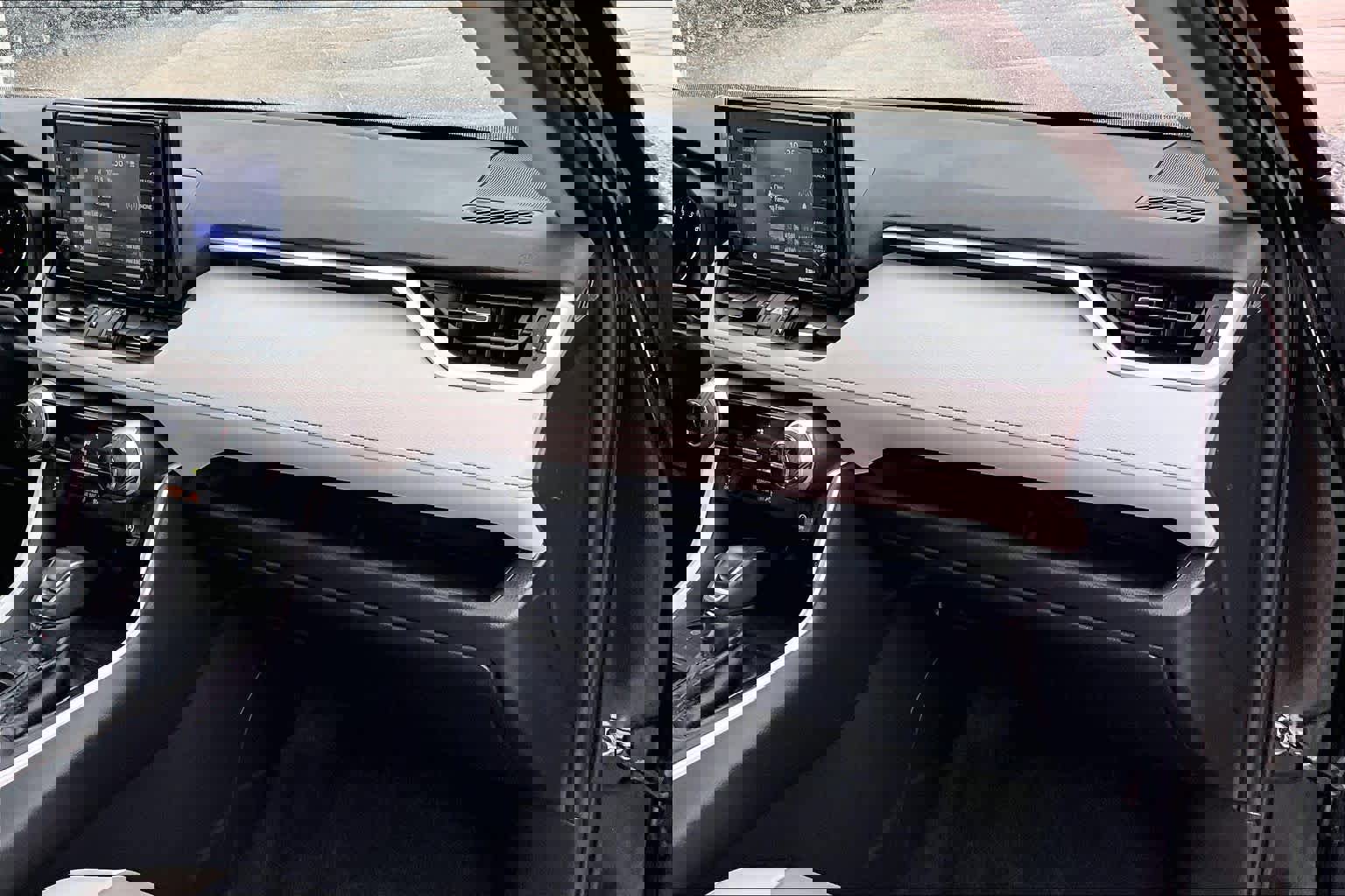 Used 2021 Toyota RAV4 XLE Premium image 18