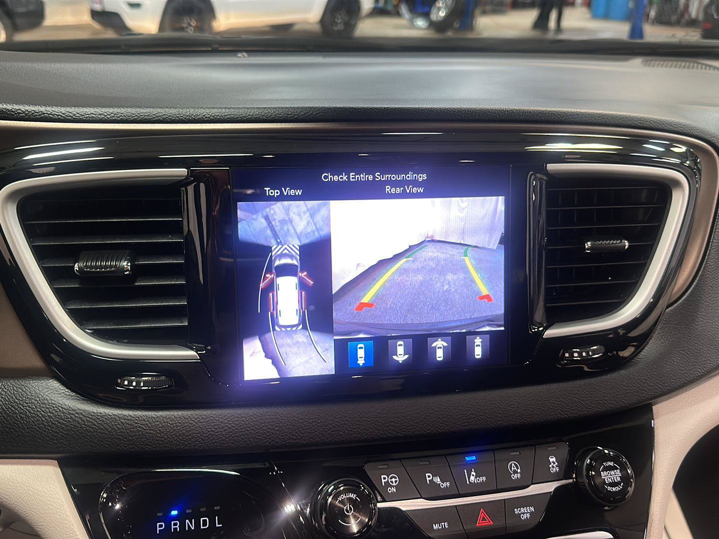 Used 2019 Chrysler Pacifica Touring Plus w/ Advanced Safetytec Group FWD image 24