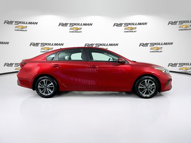 Used 2024 Kia Forte LXS w/ LXS Technology Package FWD image 8