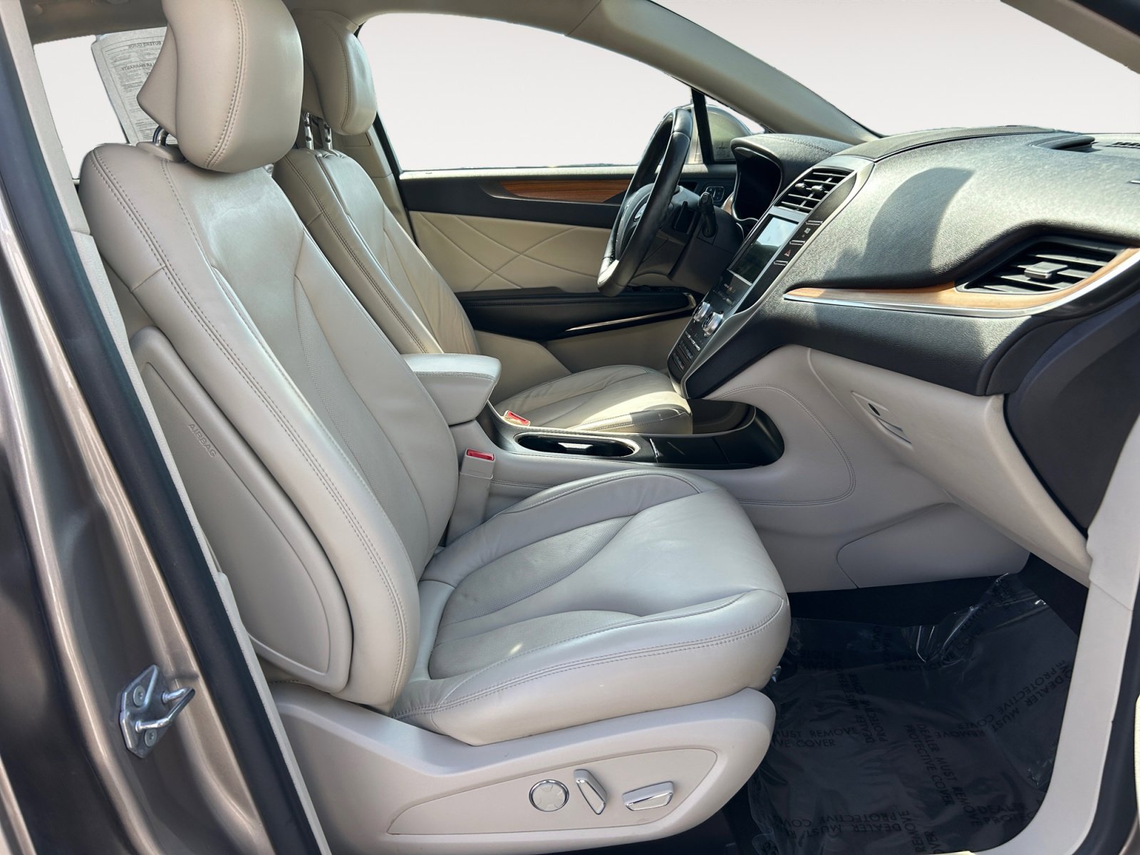 Used 2019 Lincoln MKC Select w/ Select Plus Package AWD/4WD image 9
