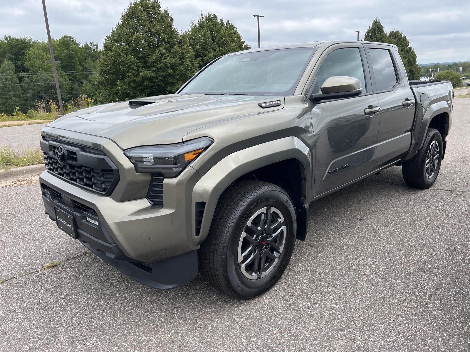 Used 2026 Toyota Tacoma TRD Sport w/ TRD Sport Upgrade Package AWD/4WD image 19