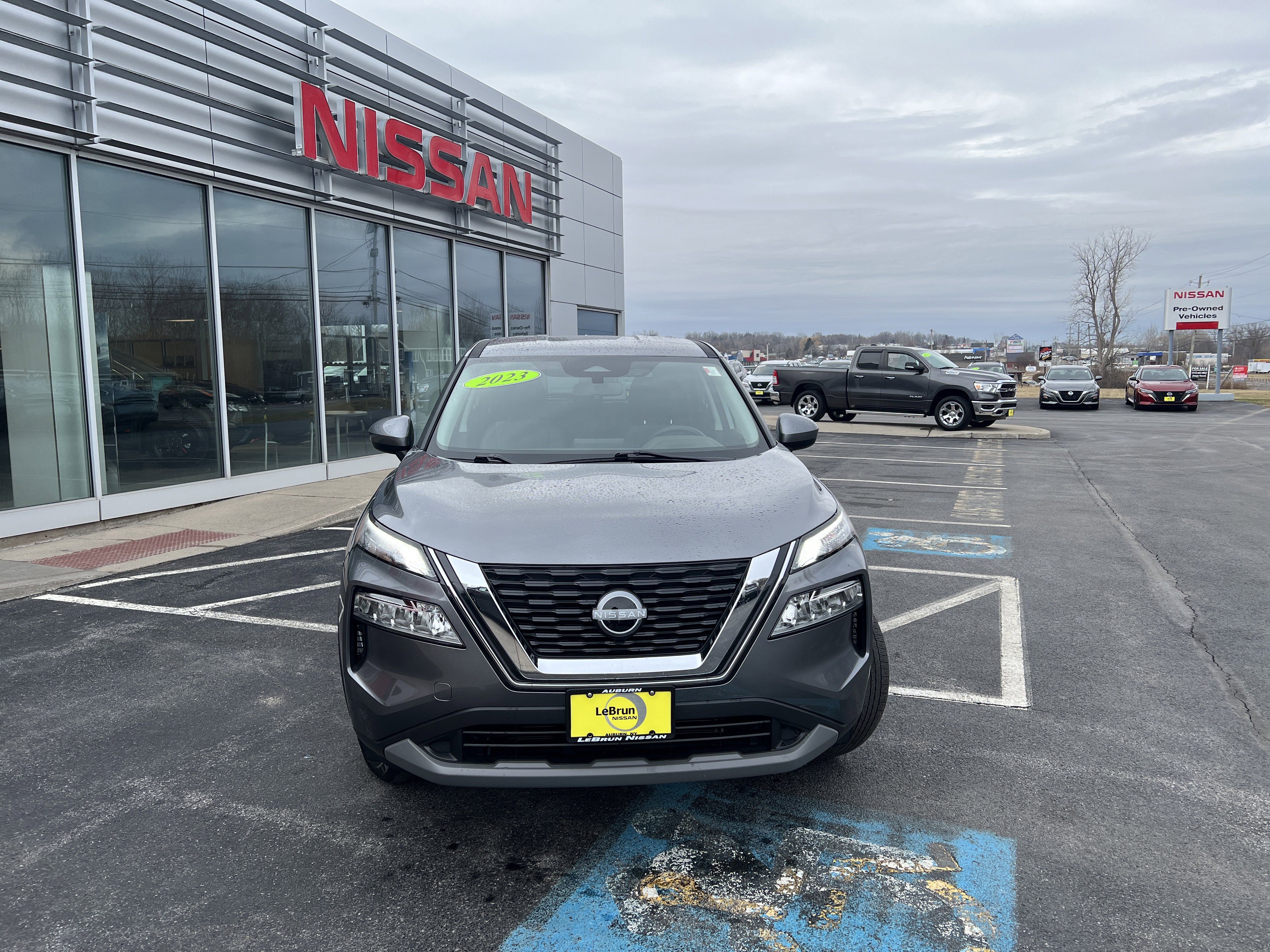 Used 2023 Nissan Rogue SV image 13