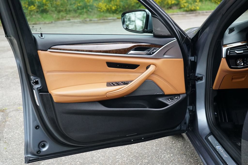 Used 2019 BMW 530e w/ Executive Package RWD image 22