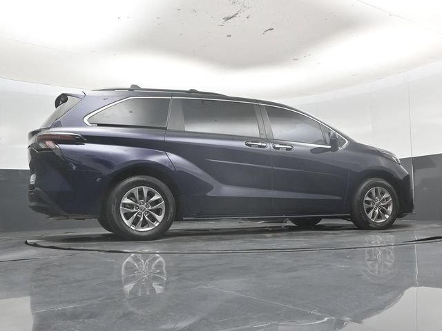 Used 2023 Toyota Sienna XLE FWD image 51