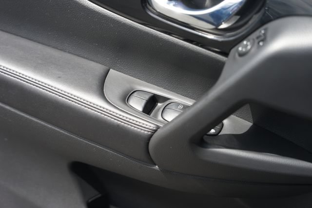 Used 2018 Nissan Rogue Sport SL w/ SL Premium Package FWD image 29