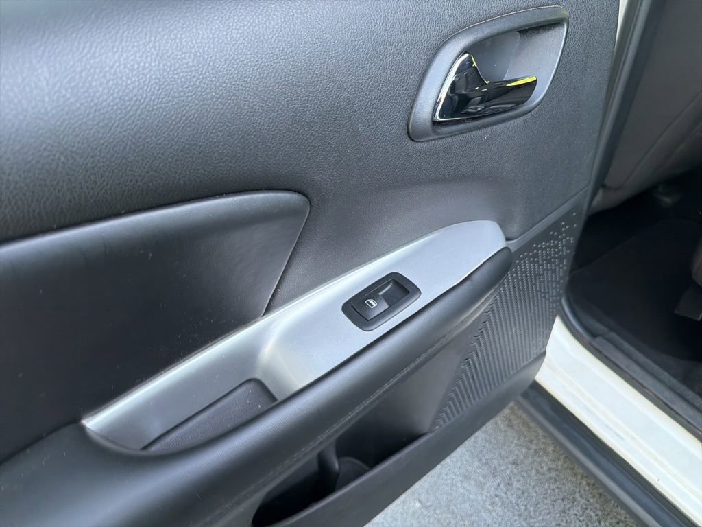 Used 2019 Dodge Journey SE FWD image 32