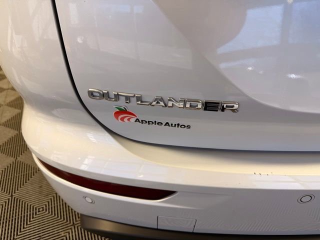 Used 2024 Mitsubishi Outlander ES image 7