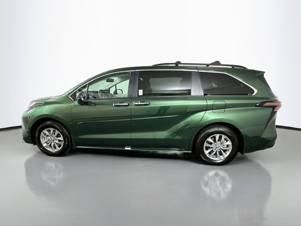 Certified 2026 Toyota Sienna XLE FWD image 8