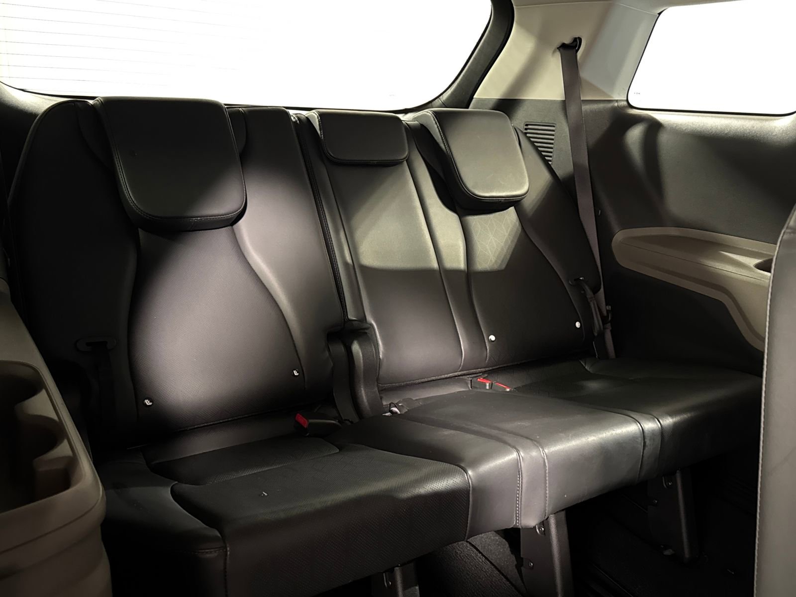 Used 2025 Kia Carnival FWD image 30