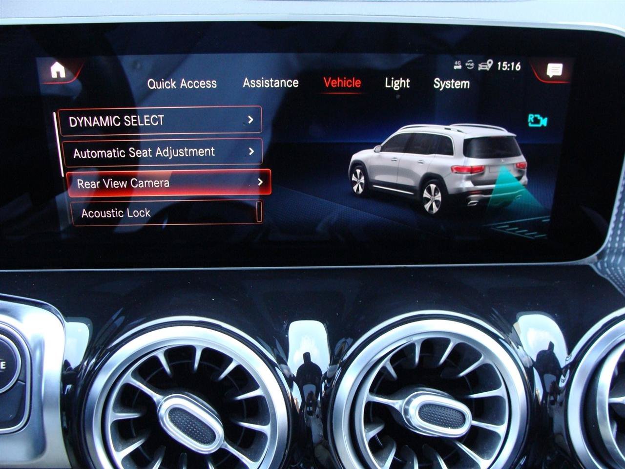 Used 2020 Mercedes-Benz GLB 250 4MATIC w/ Premium Package image 24