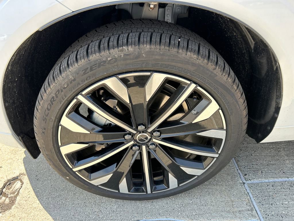 New 2026 Volvo XC60 T8 Ultra w/ Protection Package Premier image 8