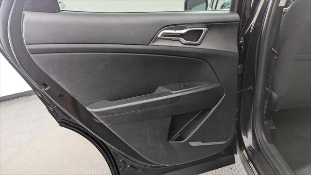 Used 2024 Kia Sportage LX image 17