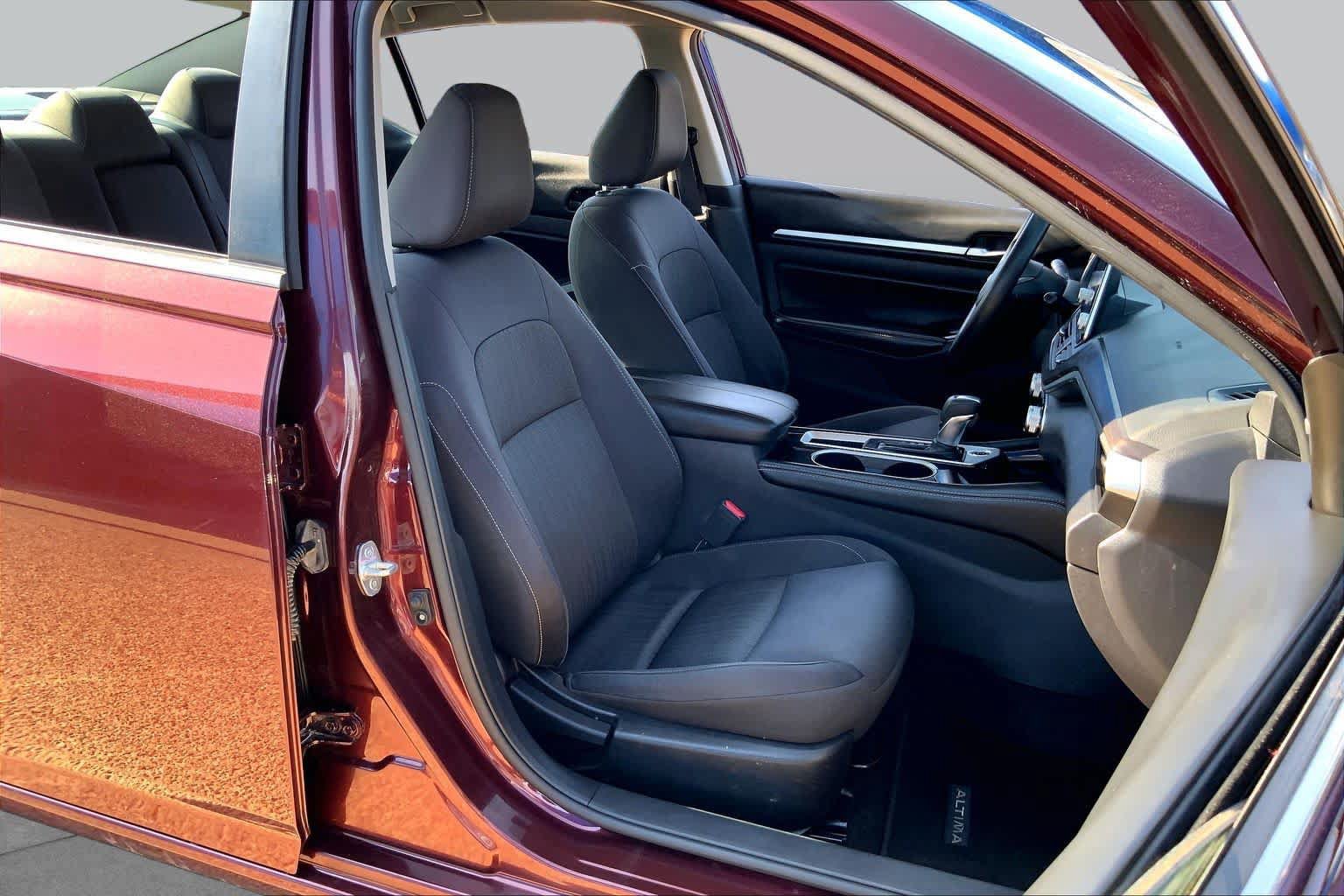 Used 2023 Nissan Altima 2.5 SV FWD image 9