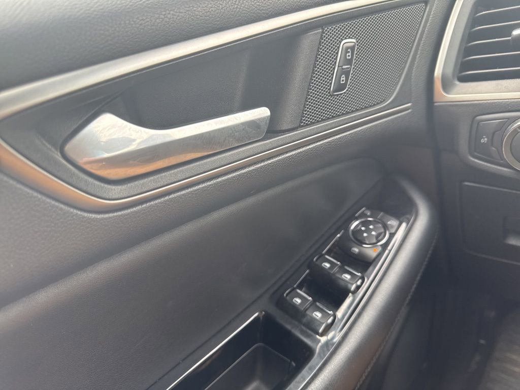 Used 2015 Ford Edge SEL w/ Equipment Group 201A image 30