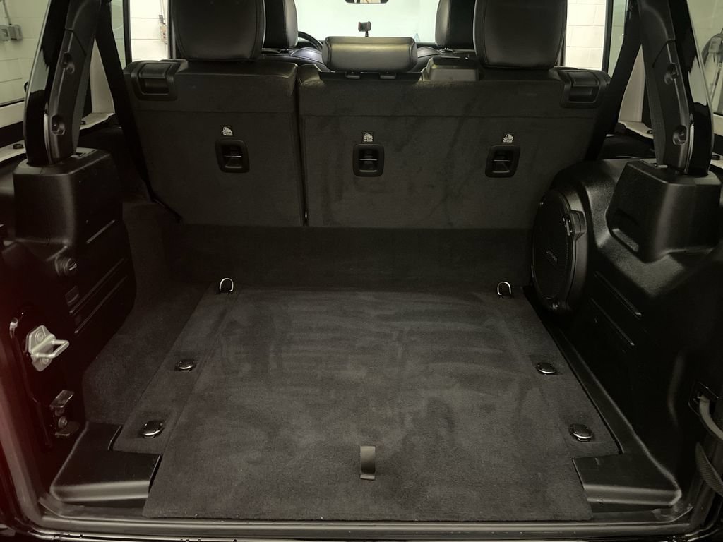 Used 2023 Jeep Wrangler Unlimited Sahara AWD/4WD image 19